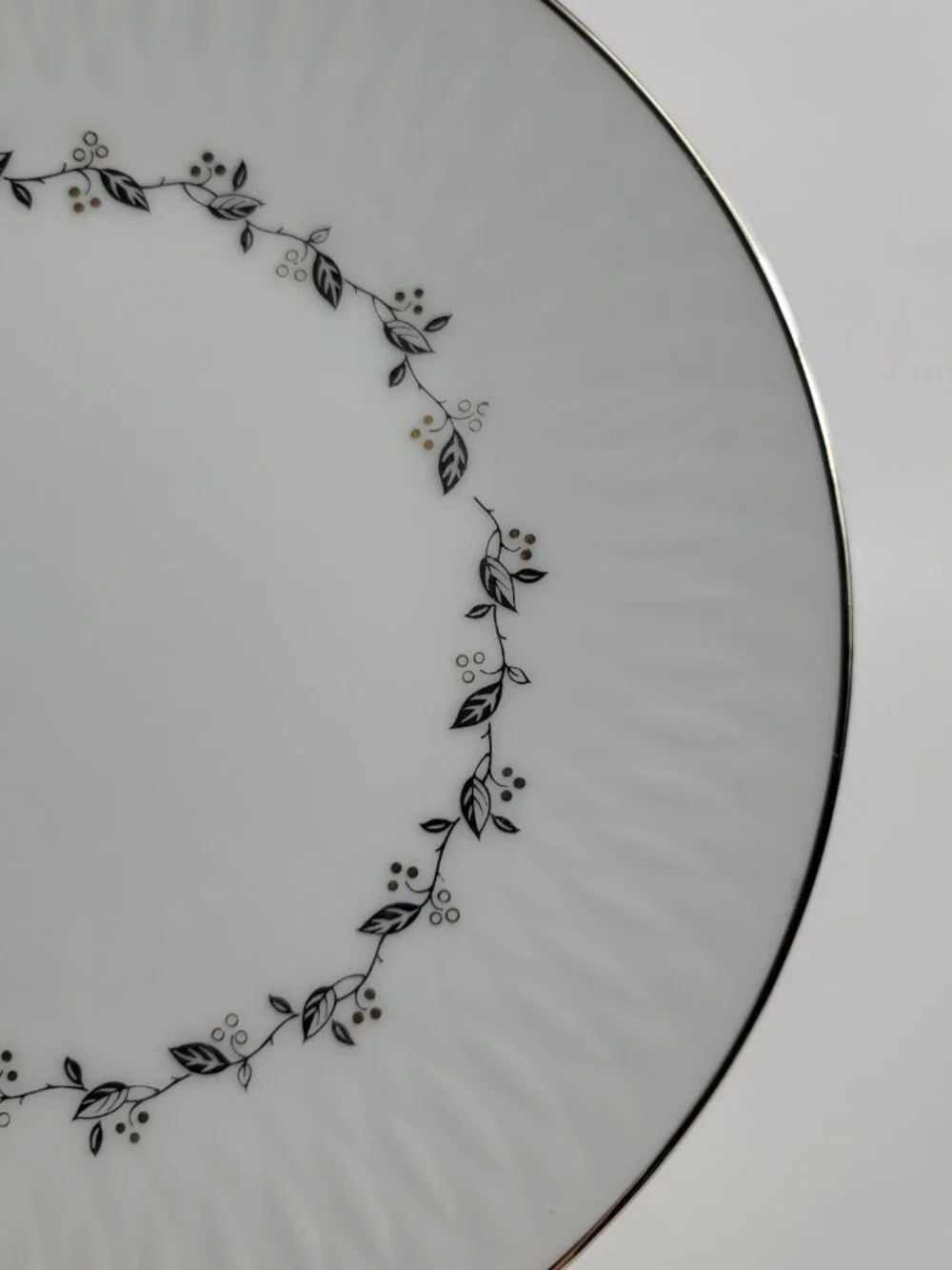 FOUR Sango Carillon Salad Plates White Gold Berries Platinum Leaves 8 Inch